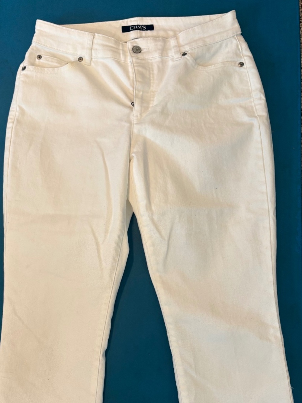 White Cropped/peddle pusher Jeans